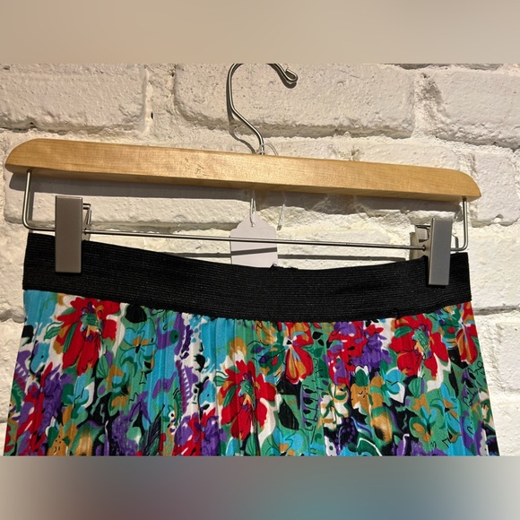 Frankie and Missy pleated skirt, floral pattern, size small - Picture 3 of 4